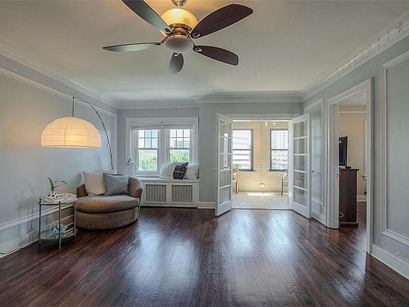 3rd image of 807 W 48th St APT 602
