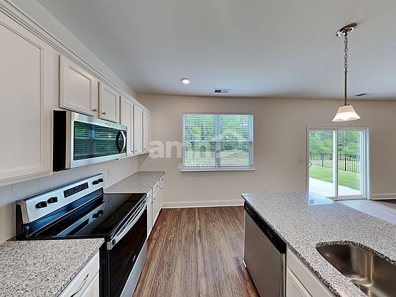 3rd image of 3011 Lucky Ln
