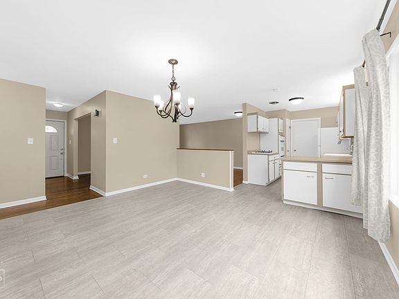 5th image of 410 N Shore Dr