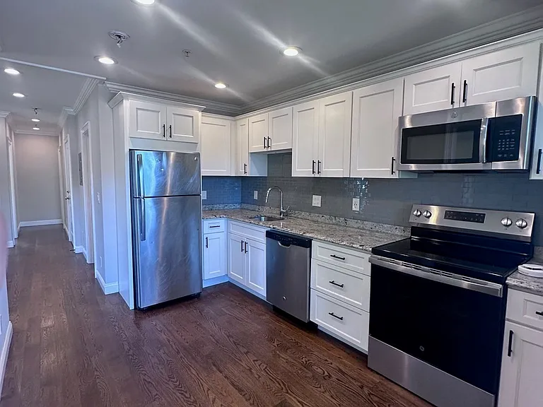 39 W Walnut Park #3 — Photo 3