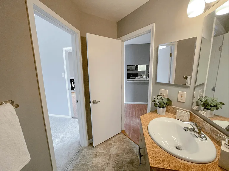 South Summit Apartments — Photo 3