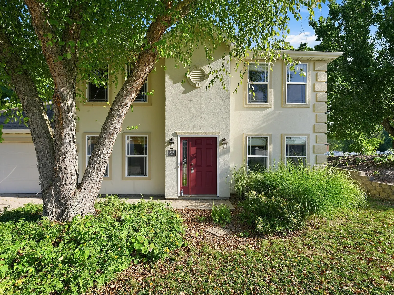3 bed, 2.5 bath, 1644 sqft, $2,000 — Photo 1