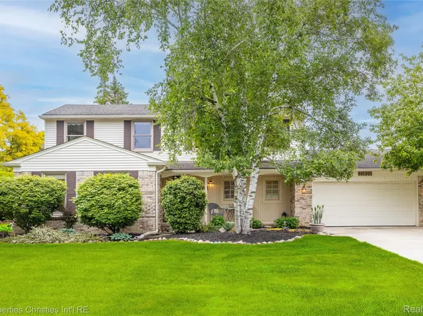 21828 N Center St, Northville, MI 48167