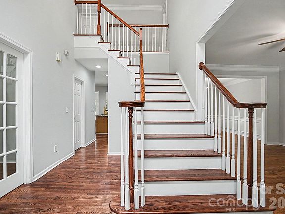 3rd image of 3208 Bur Oak Dr