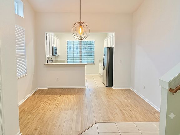 2nd image of 3910 Silverlake Way