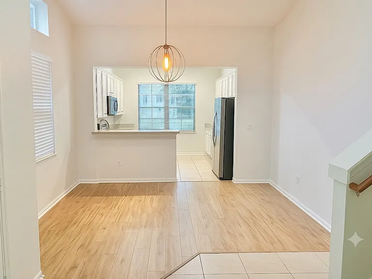 3910 Silverlake Way — Photo 2