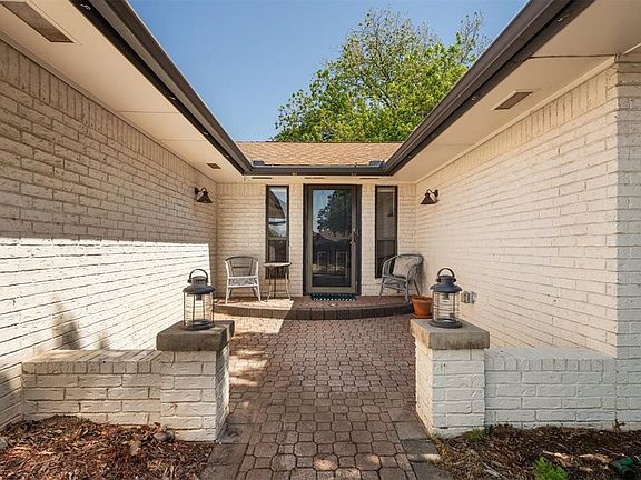 4th image of 601 Pepperdine Ave