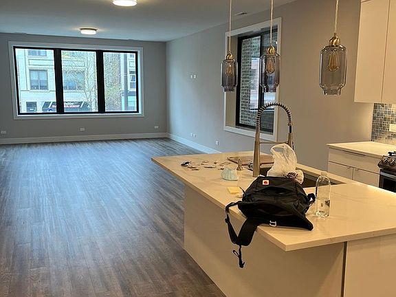 4th image of 2246 N Western Ave #2