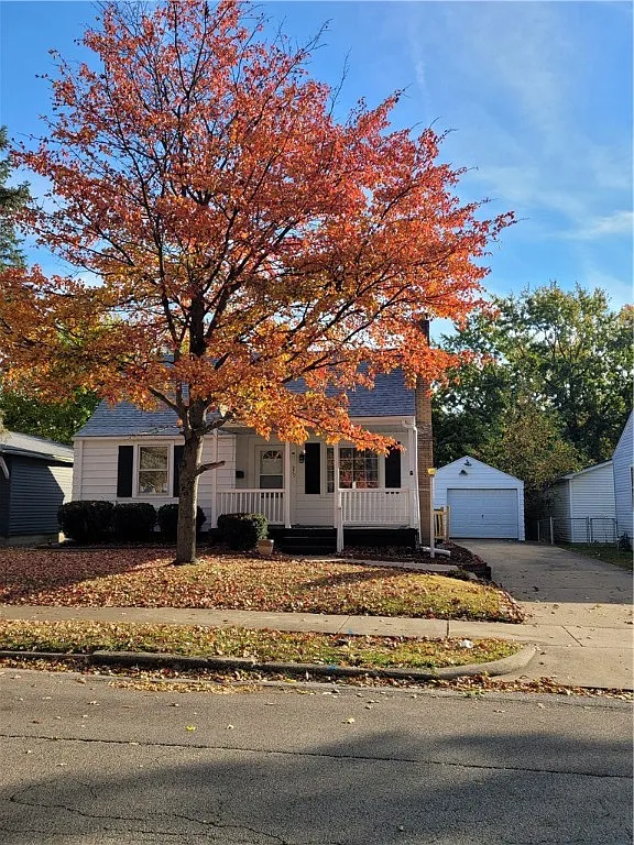970 N Park Pl photo 1