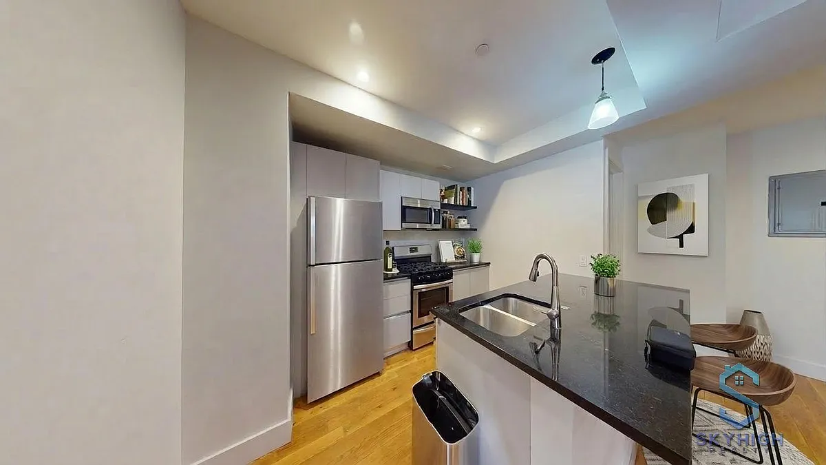 Building Photo - 1543 E 19th St #1R