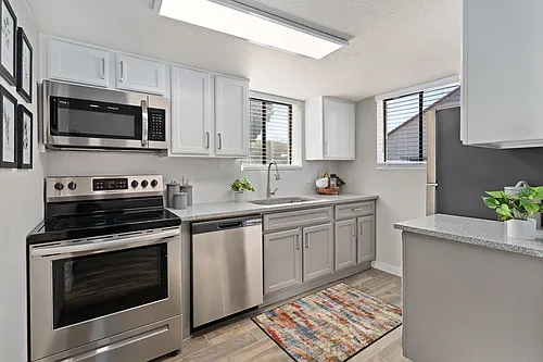 Solas Glendale Photo 1