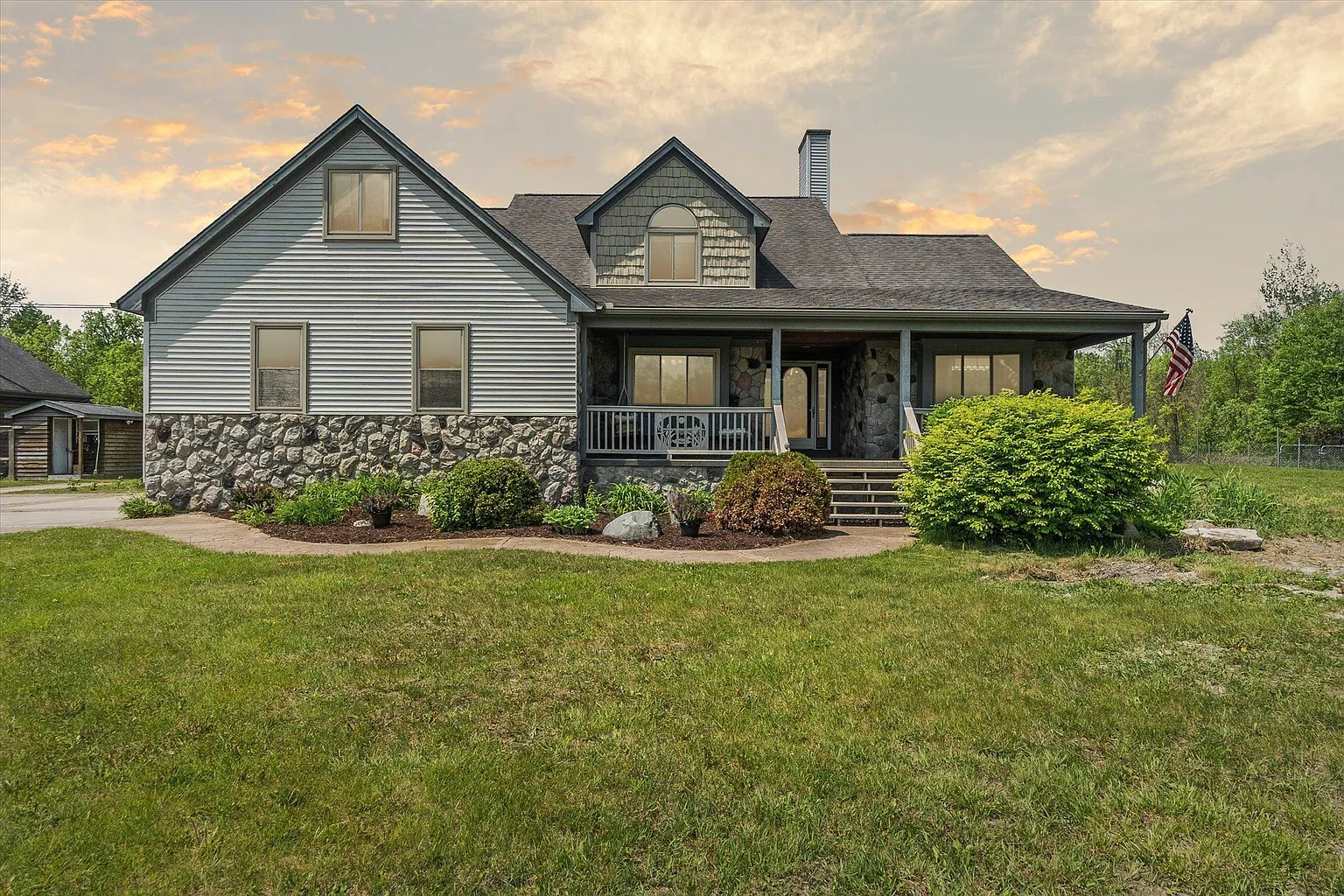 1399 N Ortonville Rd photo 1