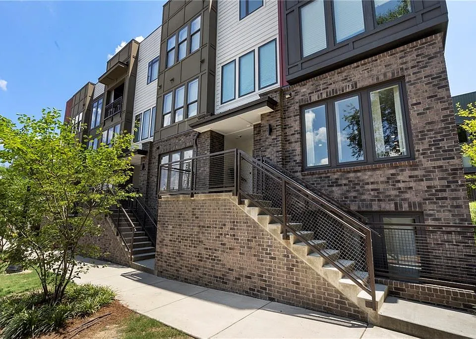 371 Pratt Dr SE #207