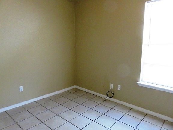 5th image of 517 Lenora Dr #A