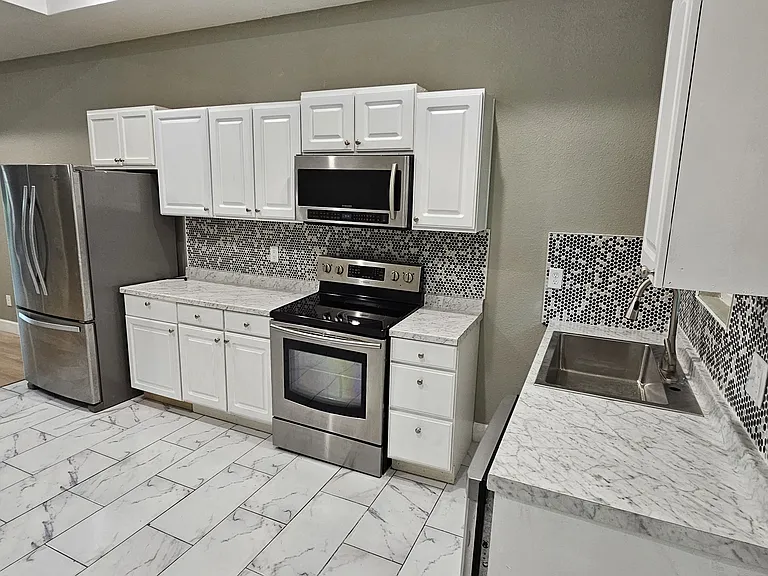 217 E Myrtle St #A — Photo 9