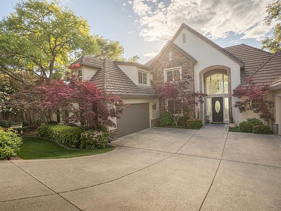 2nd image of 2361 Clubhouse Dr