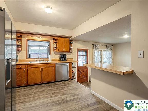 5th image of 159 Summit Ave