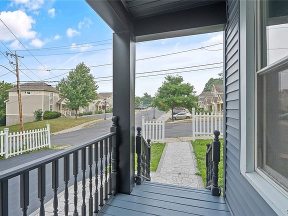 4th image of 430 Maple St