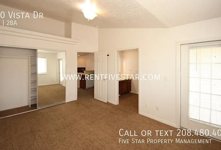 390 Vista Dr — Photo 4