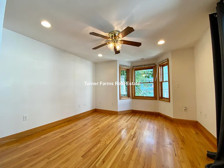 241 W 3rd St #2A — Photo 21