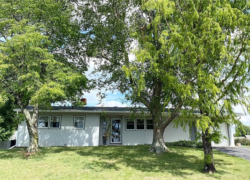2nd image of 109 Mahuron Dr