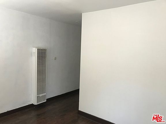 3rd image of 323 Douglas St