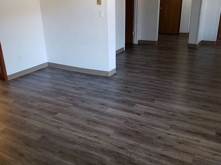 300 N Mill St — Photo 5