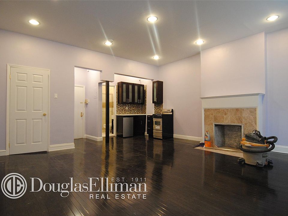 2nd image of 18 W 37th St APT 402