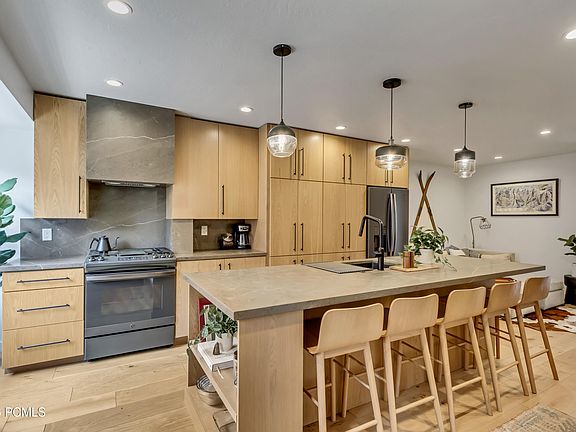 2nd image of 1482 Park Ave