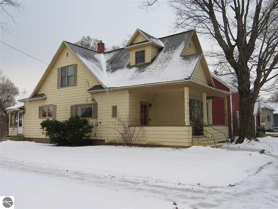 1st image of 836 1st Ave