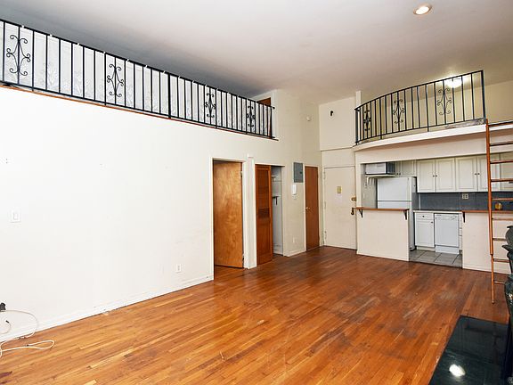 4th image of 32 W 86th St #A2