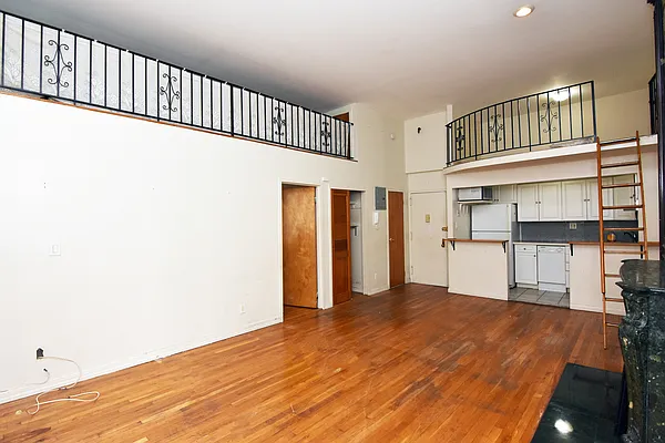 Rented by Bohemia Realty Group | media 28