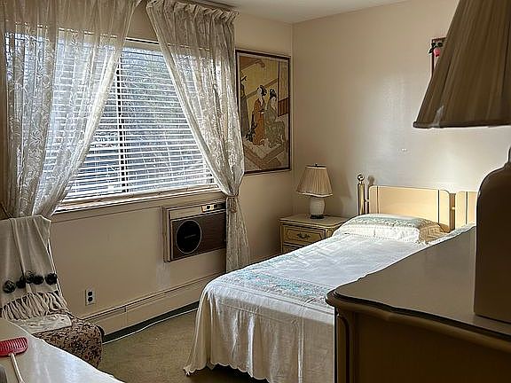 4th image of 74-29 Calamus Cir #20