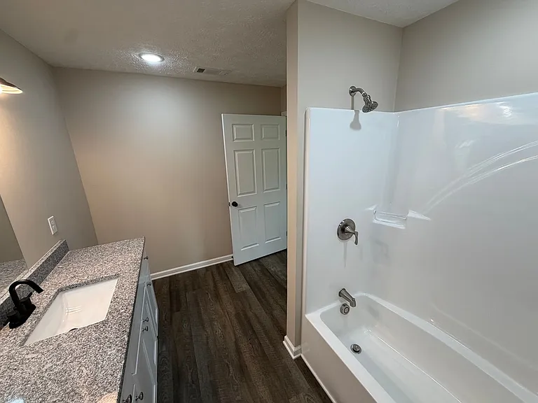 100 Crestview Dr — Photo 19