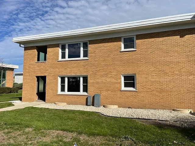 191 S Villa Ave — Photo 12