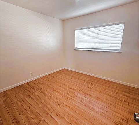 5th image of 590 Stoney Ct