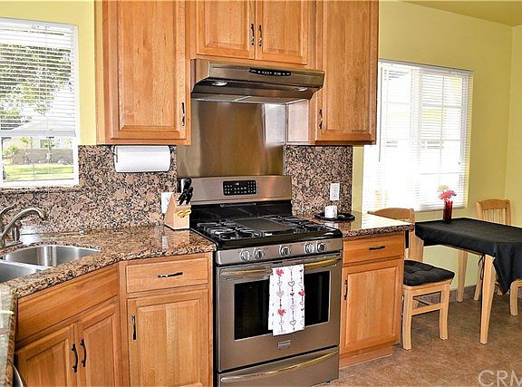 4th image of 15812 Marigold Ave
