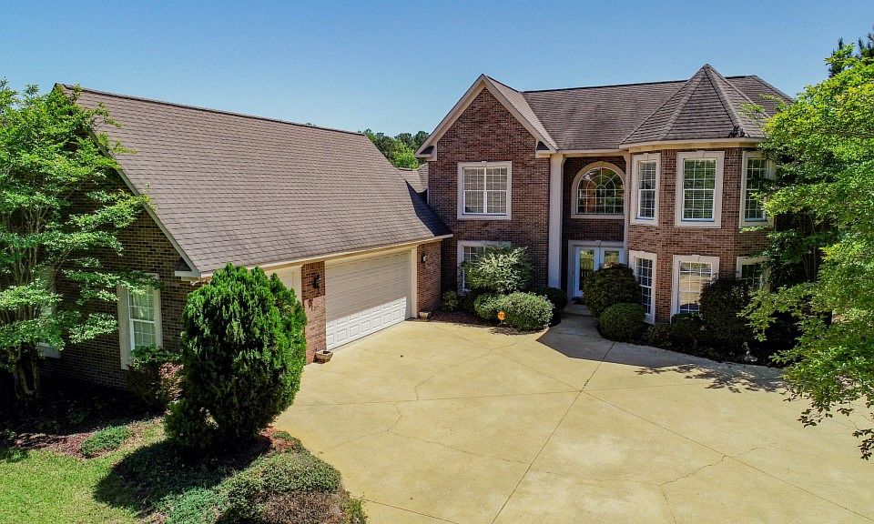 1st image of 2720 Lake Crest Dr