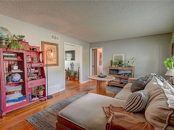 5th image of 8622 E 52nd St