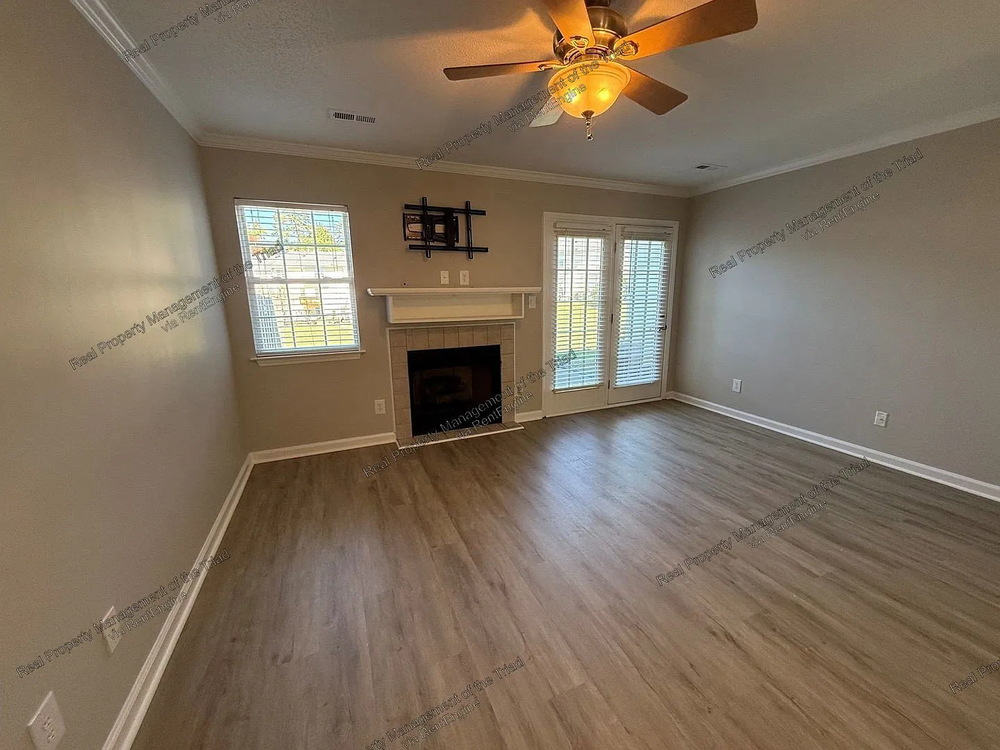 2 bed, 2.5 bath, 1026 sqft, $1,495 — Photo 2