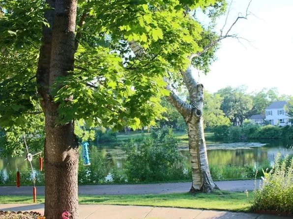 6877 Grenwich Ln N, Oakdale, MN 55128