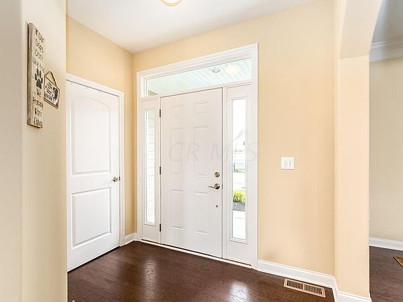 2nd image of 1065 Balmoral Dr E