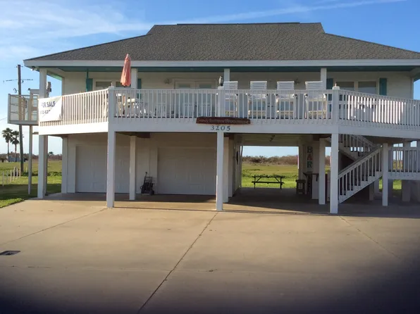 3205 Castle Dr, Crystal Beach, TX 77650