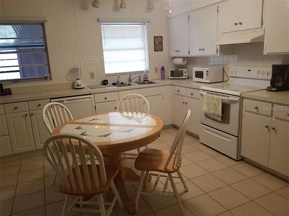 5th image of 705 Florence St
