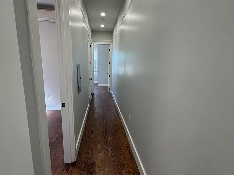112 Duncan Ave #3A — Photo 4