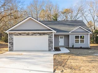 708 Hampton St, Iva, SC 29655