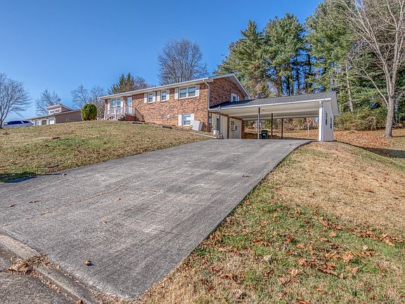2nd image of 779 Meadowcrest Dr