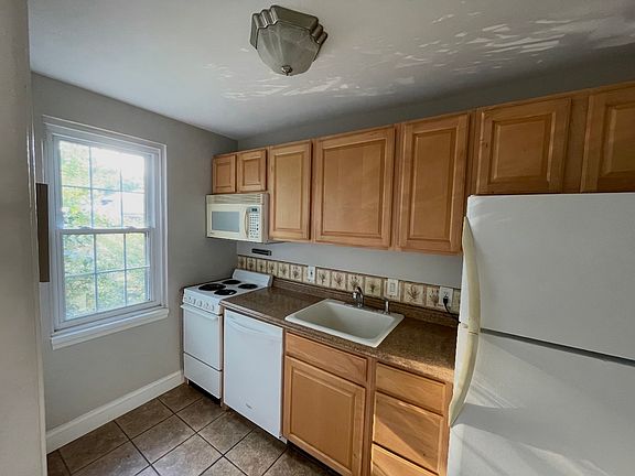 4th image of 26 Auburn Ct