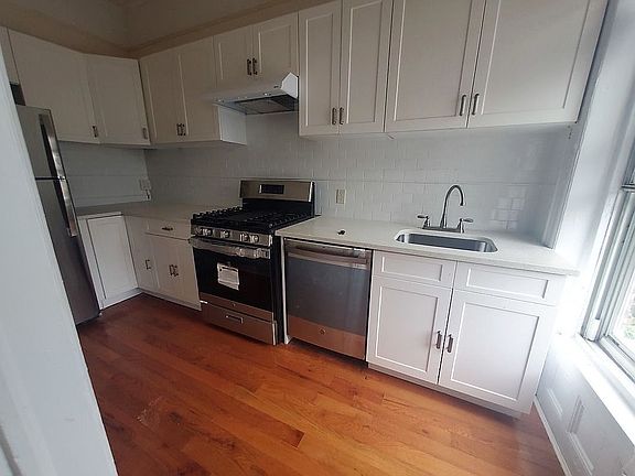 2nd image of 88 Mac Donough St #3