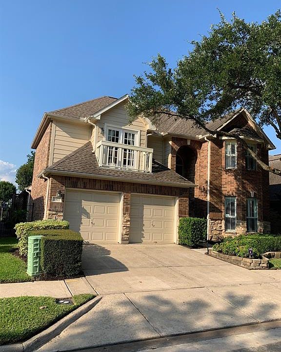 1st image of 6 Parkway Pl